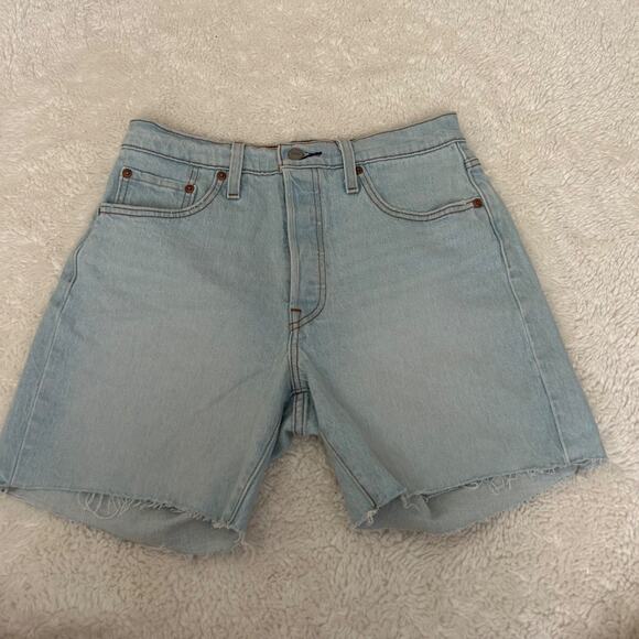 Levi’s Womens Premium High‎ Rise Baggy Shorts, Light Wash Size 28 - Picture 1 of 8